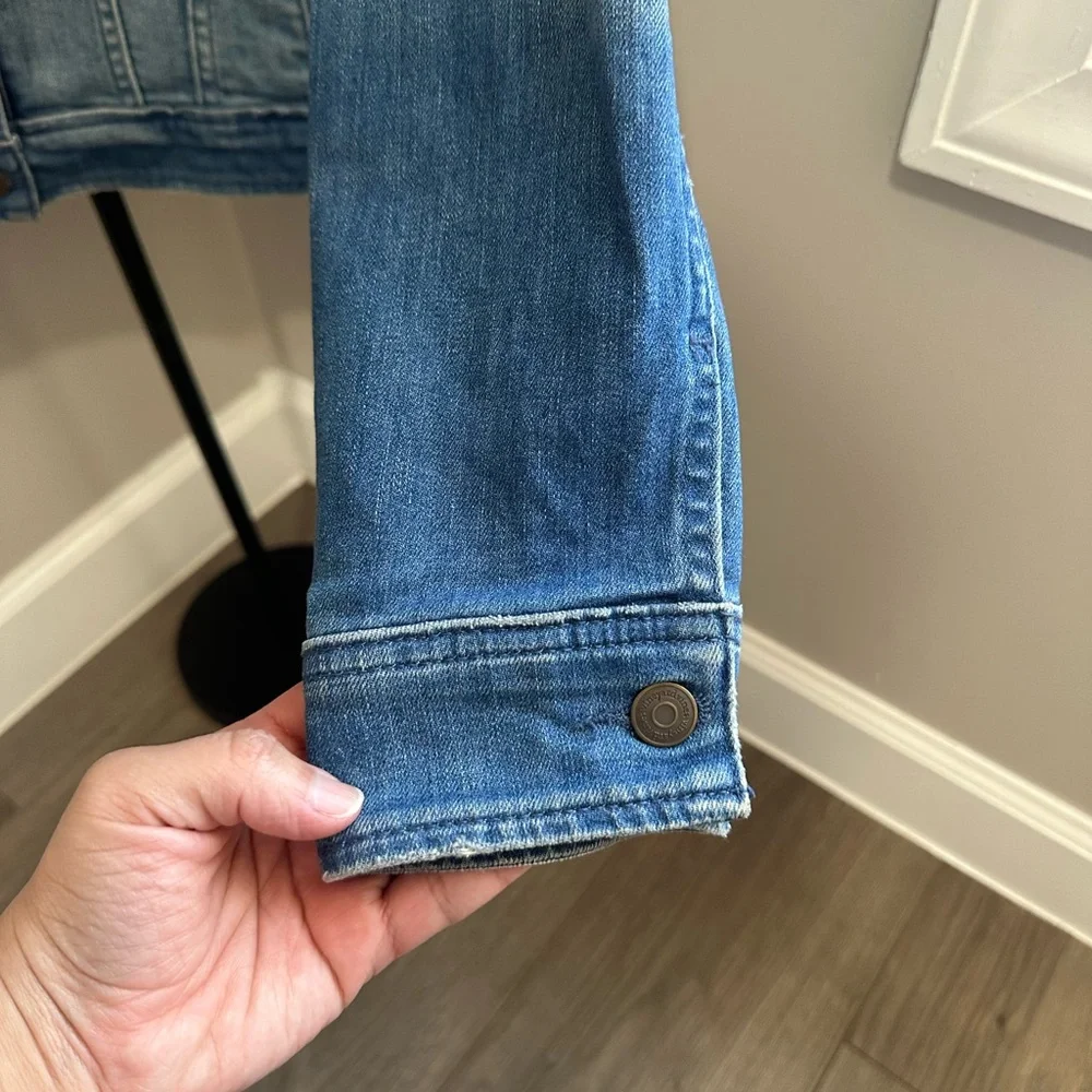 Vineyard Vines Faded Blue Denim Jacket - Women's - Picture 7 of 11